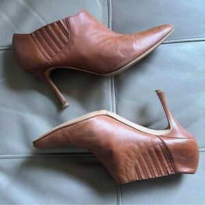 Manolo Blahnik Pleated Detail Pointed Toe Heeled Leather Boots Sz 41 Brow Italy